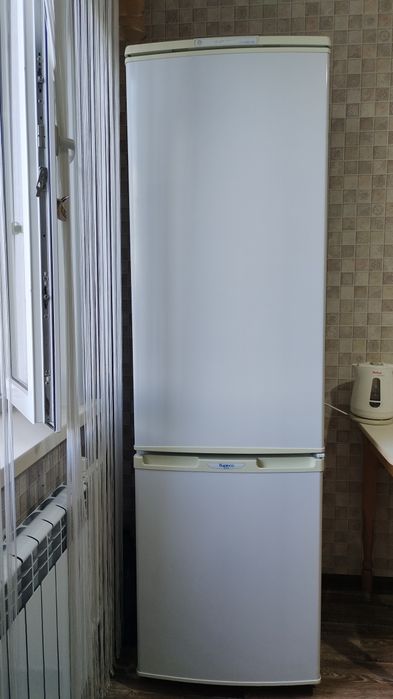 Продам рабочий холодильник Бирюса