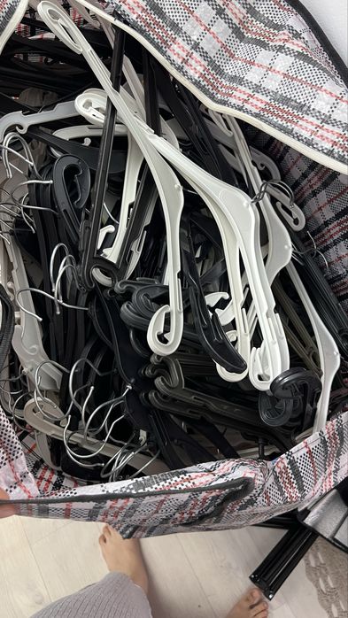 Продам вешалки для одежды