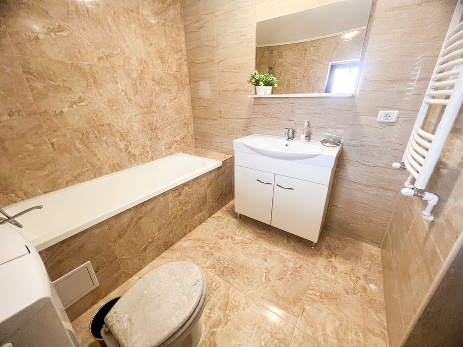 Inchiriez apartament pe termn mediu/lung disponibil in luna Septembrie.