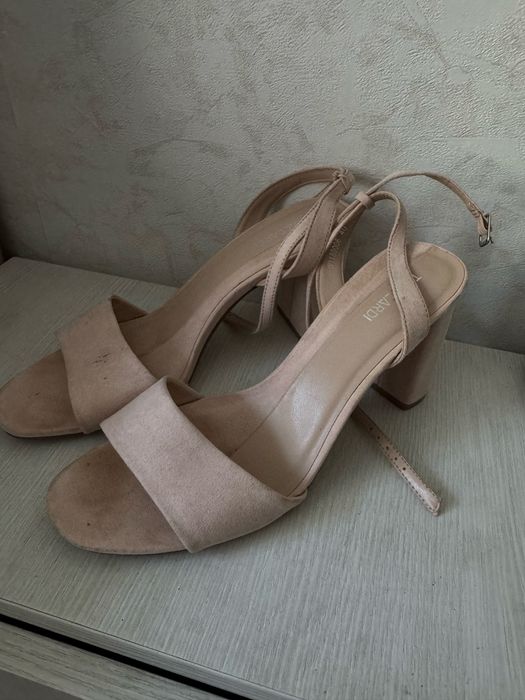 Продам женскую обувь