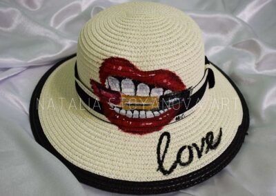 Ръчно рисувани шапки по индивидуален дизайн 35-40лв.