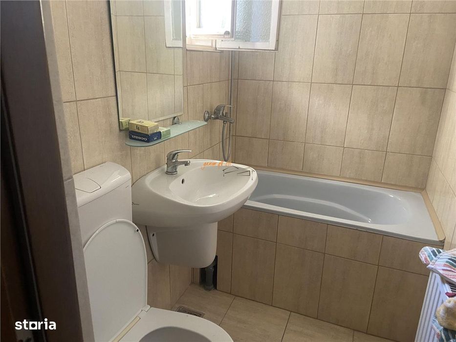Apartament 4 camere , zona cartier Sud , et 1 , 60 mp , liber