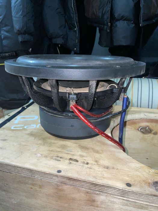 Продам два сабвуфера