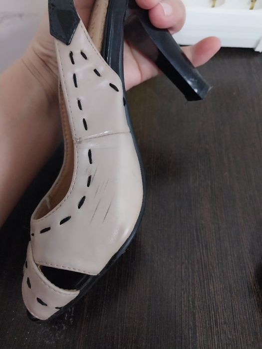 Срочно продаются  босоножки