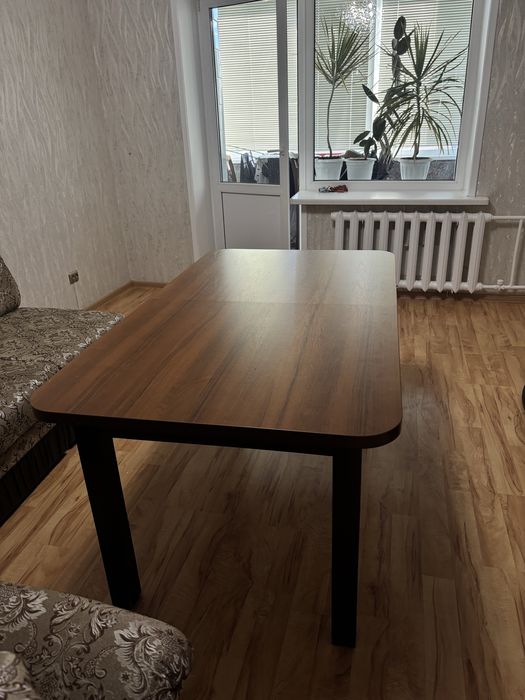 Продам стол для гостиной