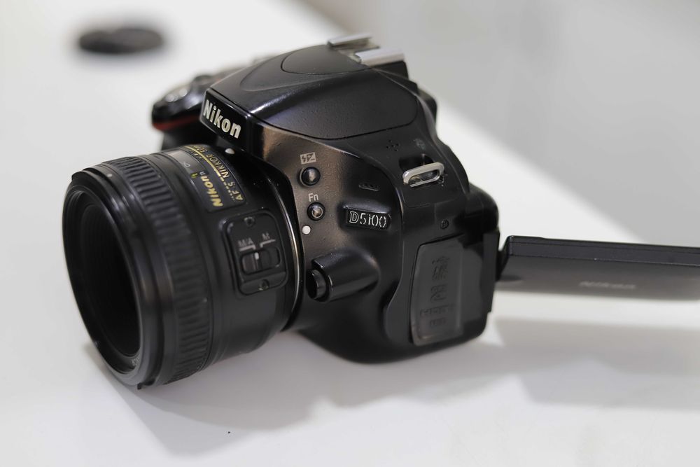 Nikon 5100 sotiladi 50mm portret obyektiv bilan