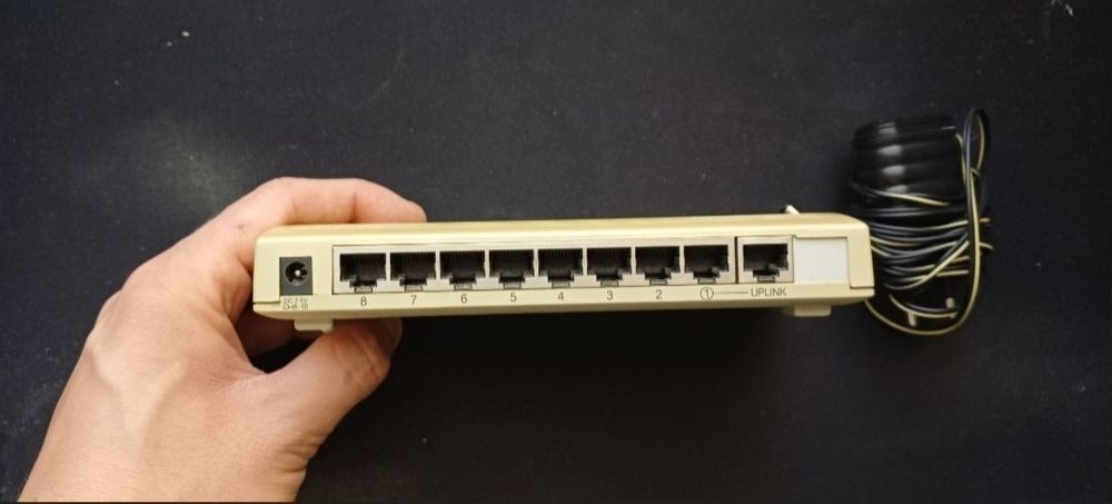 Switch SURECOM N-Way Mini 8 porturi