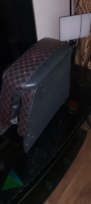 Подлокотник в хорошем состоянии