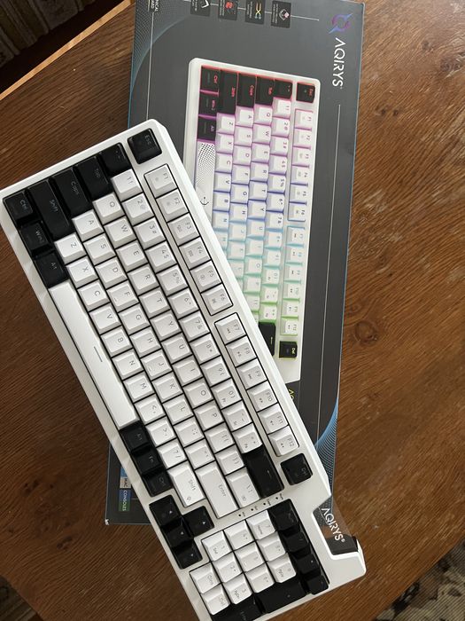 Vand Tastatura Mecanica Aqirys Adara
