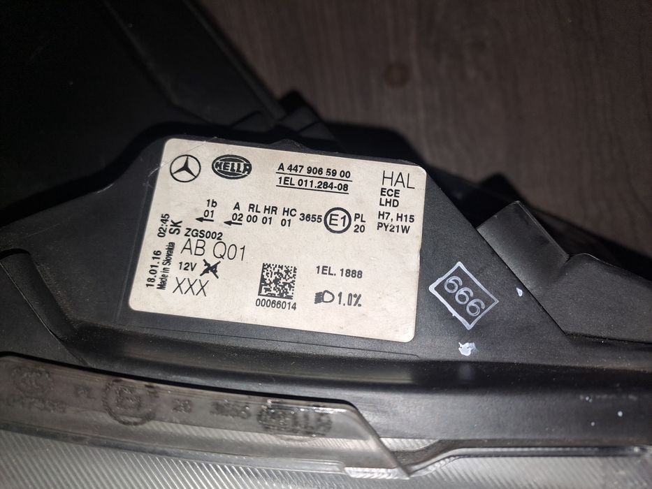 Mercedes Vito/ Viano фар десен