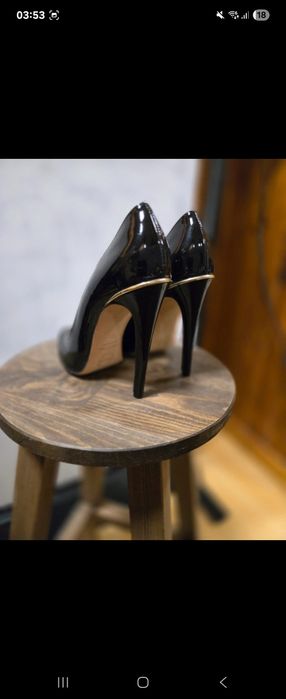 Pantofi HARDOT stiletto lac negri noi 36 marcati 37