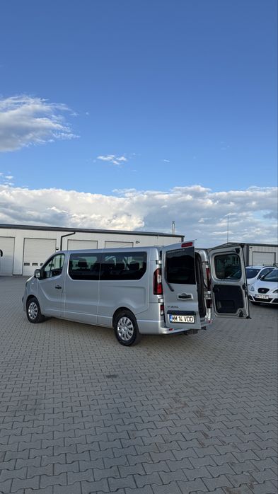 Inchiriez microbuz/minivan 8+1