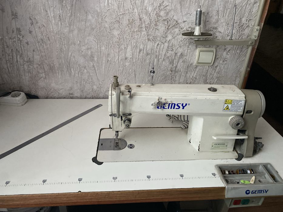 Швейная машина продам