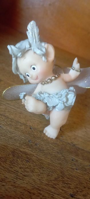 Порцеланова фигурка Ангелче