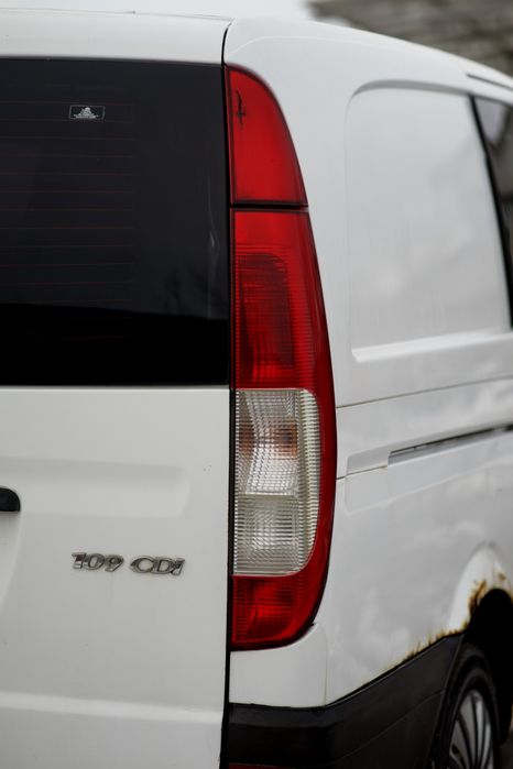 Dezmembrez Mercedes Vito Viano W639 bara capota aripa usa haion motor