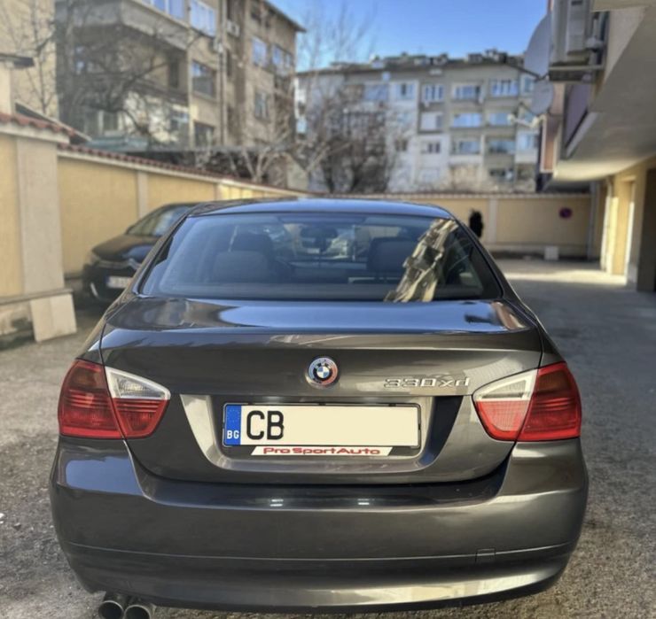 Автомобил BMW 330