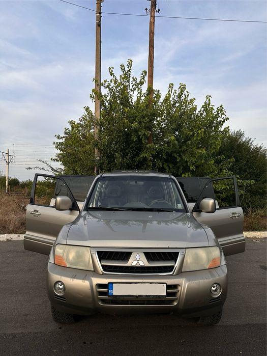 mitsubishi pajero 2004 long