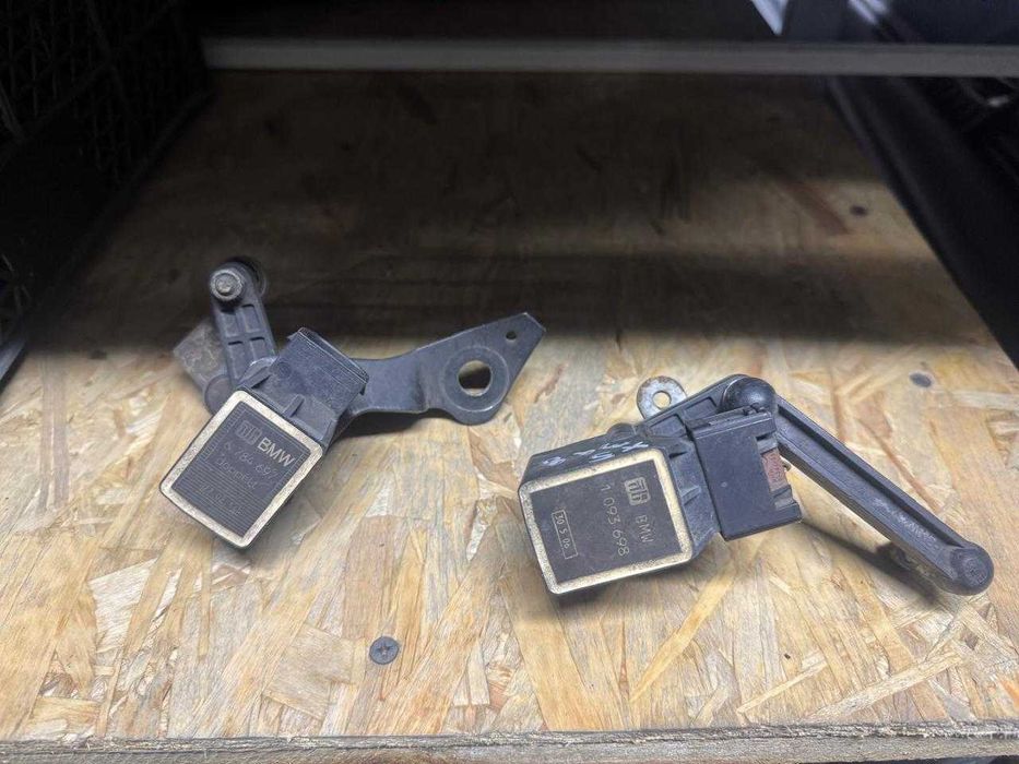 Датчик уровня положения кузова БМВ Х5 Е53, Е70.