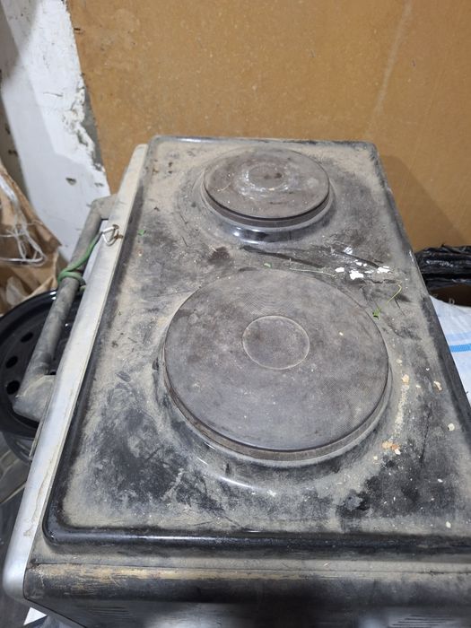 Электро плита с духовкой