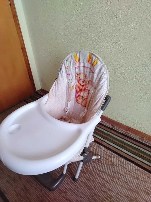 Столче за хранене бебешко като ново с повдигащ се механизъм