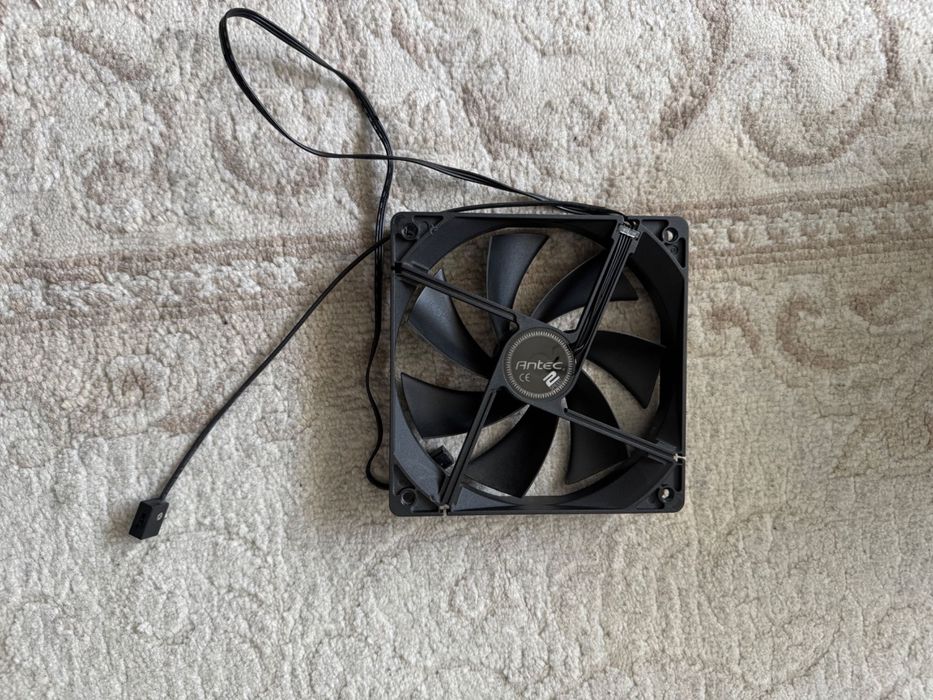 Vand 3 ventilatoare Antec 2 speed
