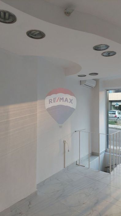 Дава се под наем Магазин в Варна, Бизнес хотел - 52 кв.м за 400 € - Снимка #4