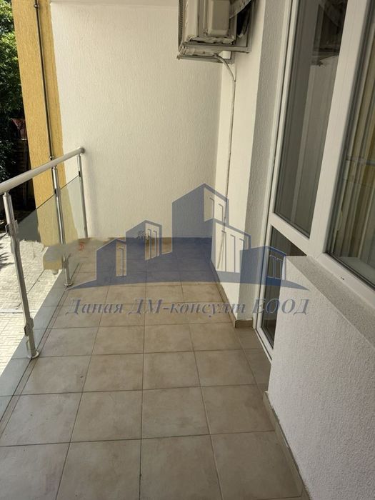 Дава се под наем Двустаен апартамент в Шумен, Център - 70 кв.м за 357 € - Снимка #2