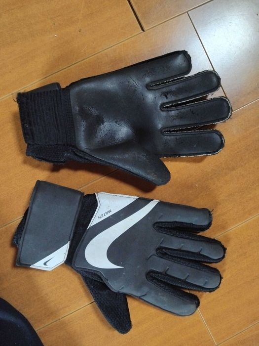 Adidasi Nike mar. 36/Adidas 35, manusi 7 si pantaloni portar 9-10ani