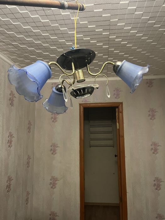 Продается светильник люстра