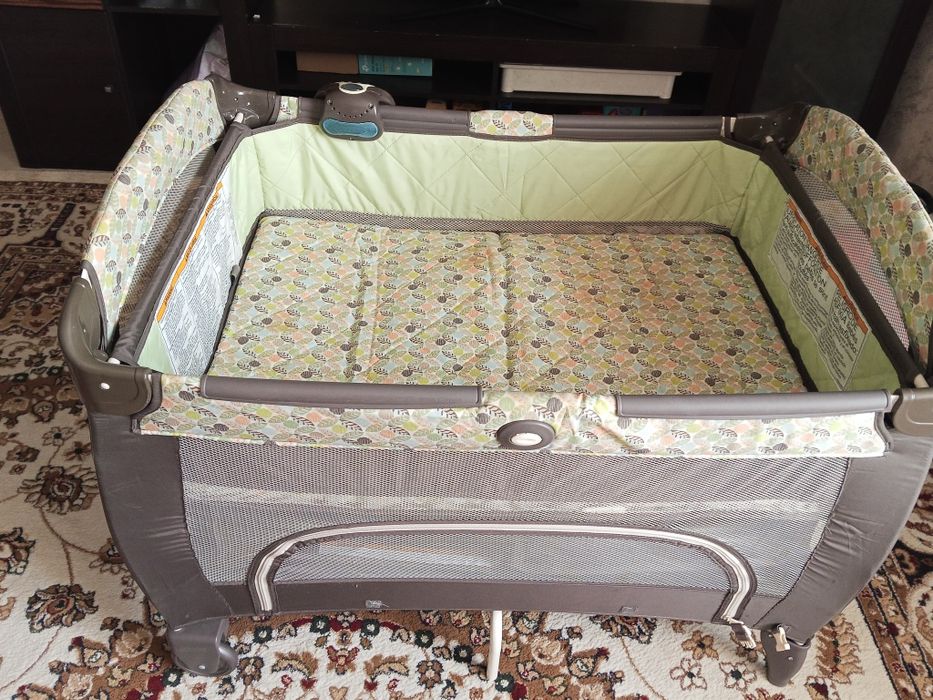 Продам манеж Graco