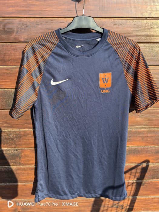 Мъжка тениска на nike S размер в отлично състояние