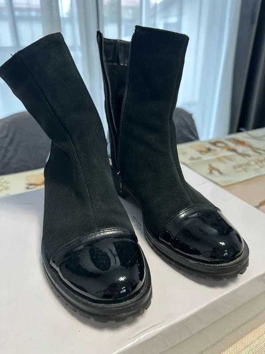 Ghete din piele intoarsa