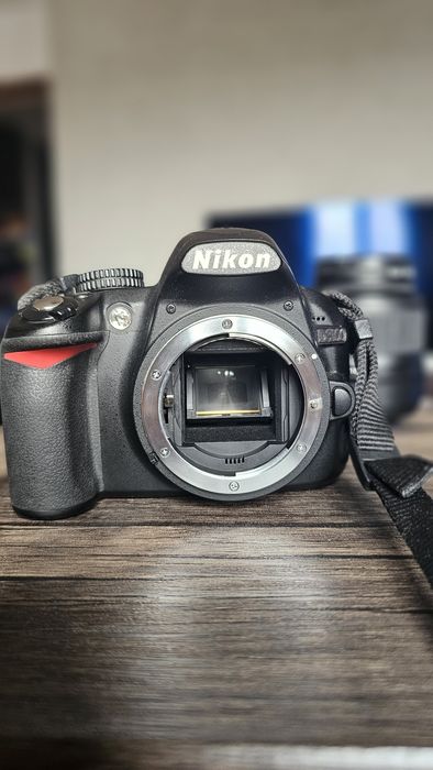 Nikon D3100 + 18-55mm VR – 7.840 cadre – kit complet Bucuresti