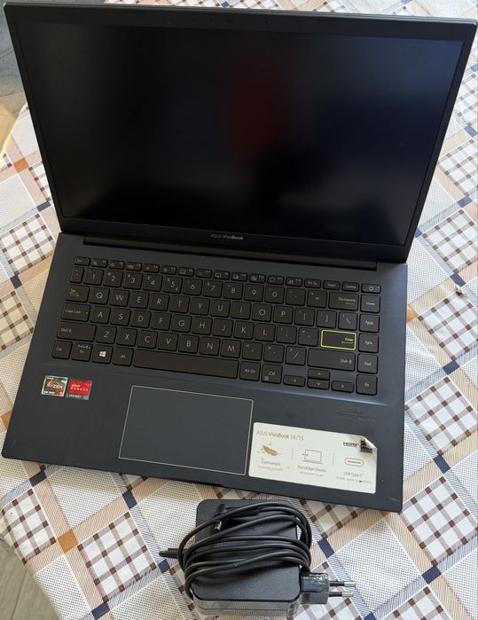 ASUS VivoBook 14