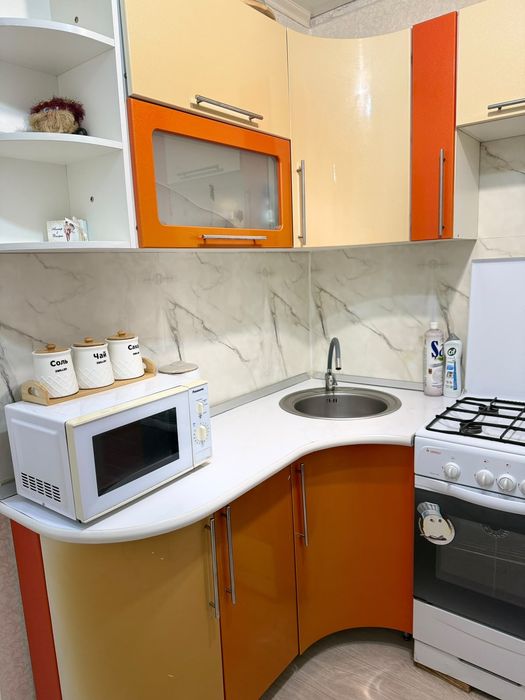 Продам кухонный вместе с газплитой