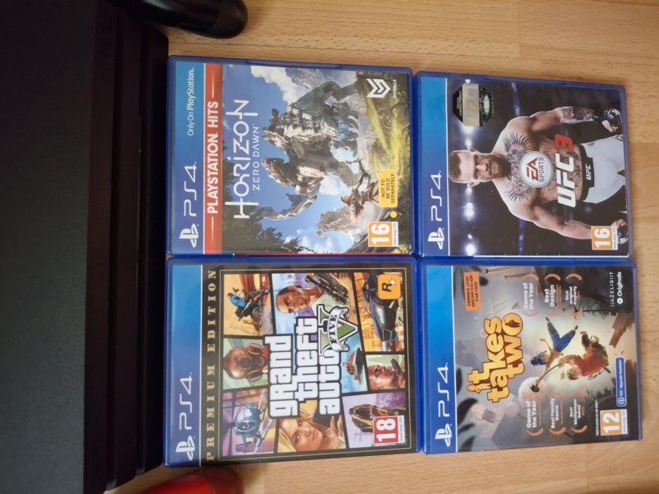 Play station 4 PRO ( КАТО НОВ)