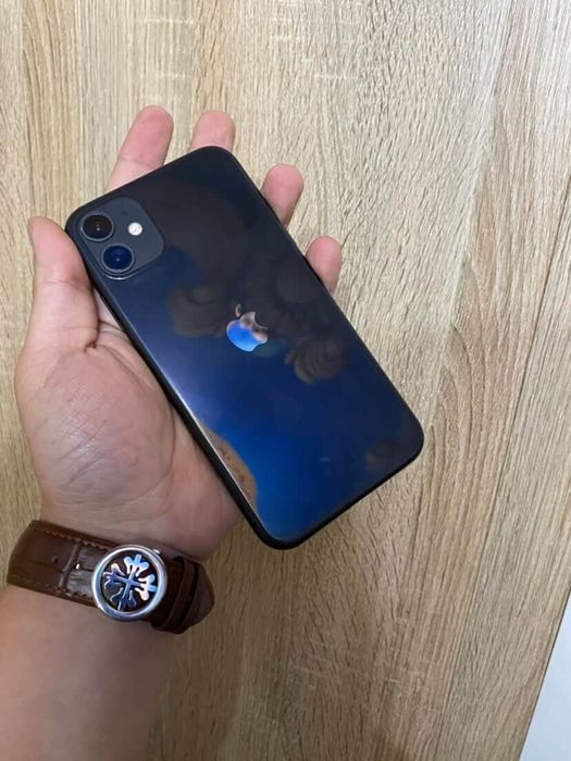 В продаже Айфон 11. 64Gb
