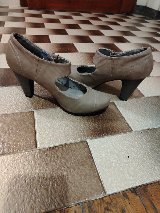 Дамски обувки с ток