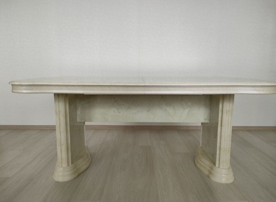 Стол в гостиную.