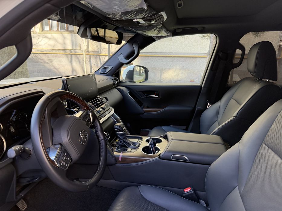 Ленд крузер 300 новая