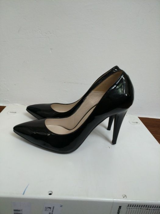 Pantofi stiletto din piele mar. 37