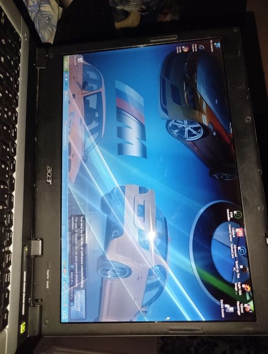 Vand laptop acer aspire deține 2 pe stil vechi se aude muzica tare