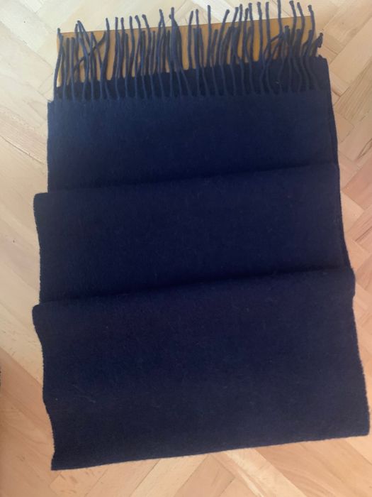 Тъмносин вълнен шал