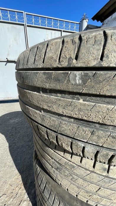Продам шины размер 235/55 R19