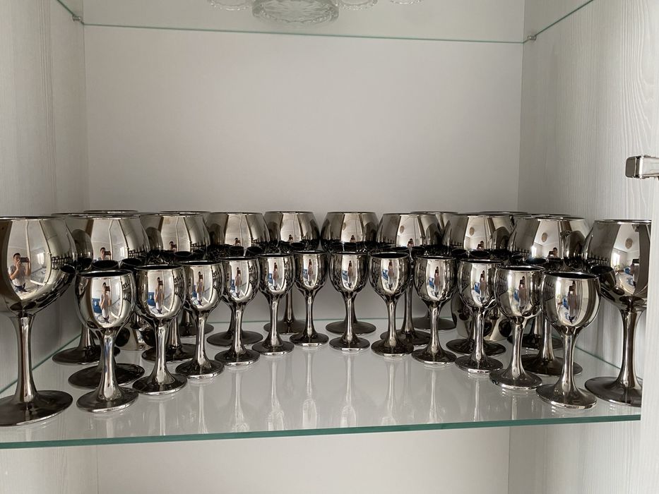 Бокалы и рюмки стаканы