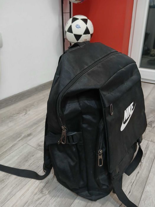 Футболни стоножки и бутонки