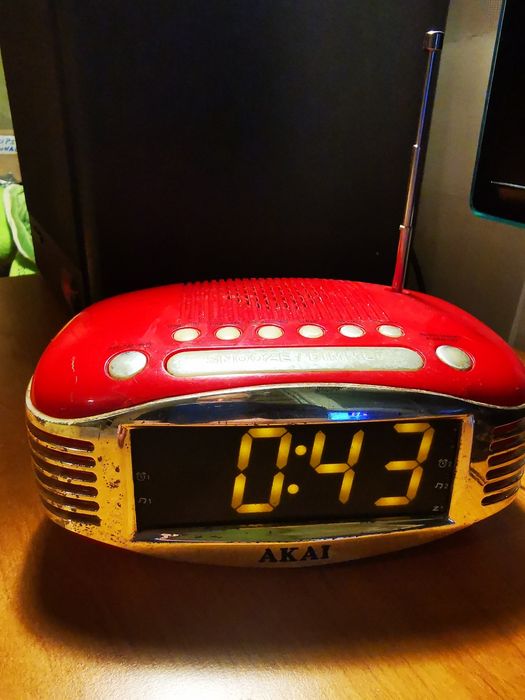 Radio cu ceas AKAI