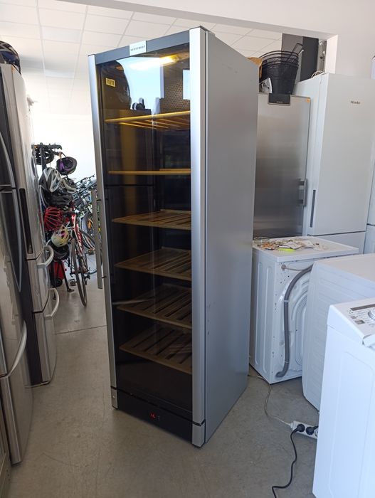 Хладилна ветрина Vestfrost за вино