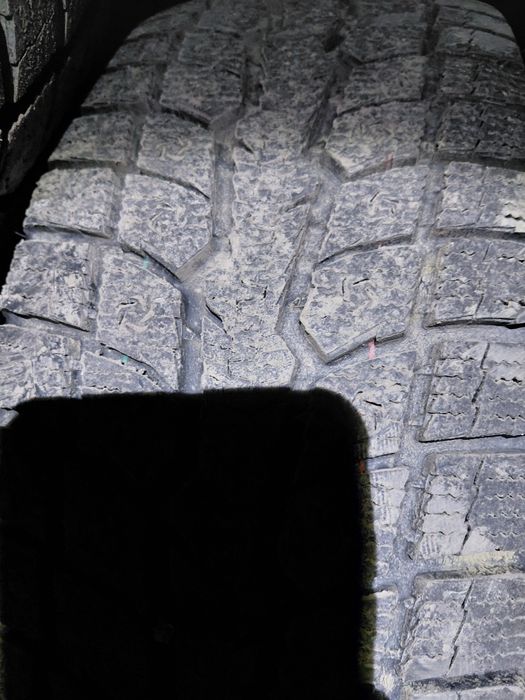 Продам Резину зимнию с дисками