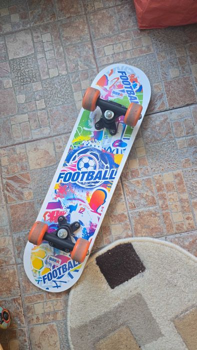 Vand scateboard in stare foarte buna